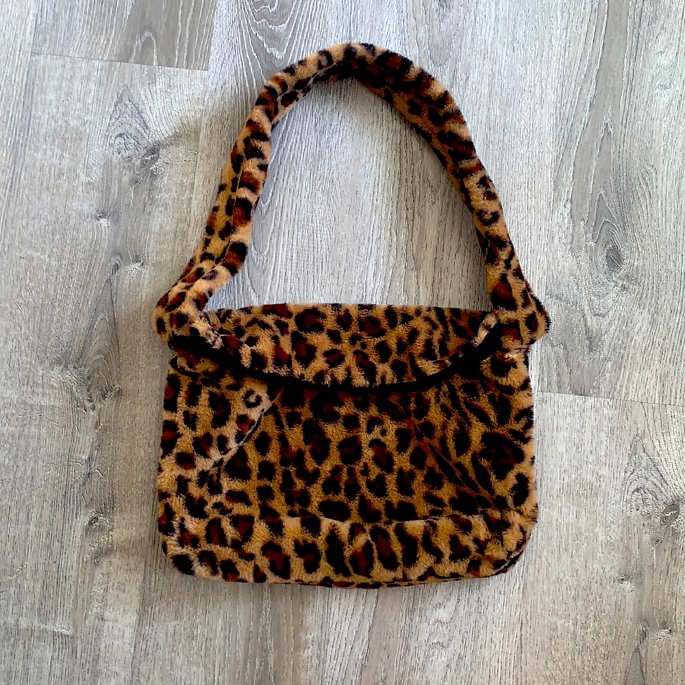 Leopard print fuzzy shoulder purse
